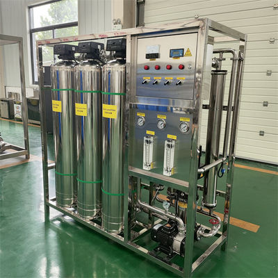Machine de purification de l'eau industrielle Ro à 1000lph, adoucisseur de membrane, équipement de traitement par osmose inverse, machine à eau pure
