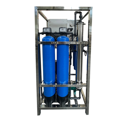 Installation de traitement de l'eau potable par osmose inverse à un seul stade de 300L avec système UV pour l'industrie alimentaire