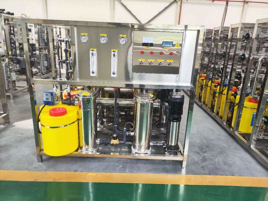 Équipement de purification de l'eau par osmose inverse de laboratoire