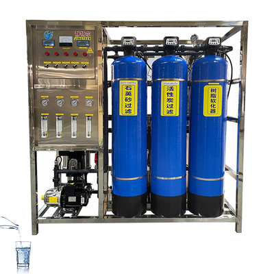 Eau potable minérale pure filtration de l'eau par osmose inverse